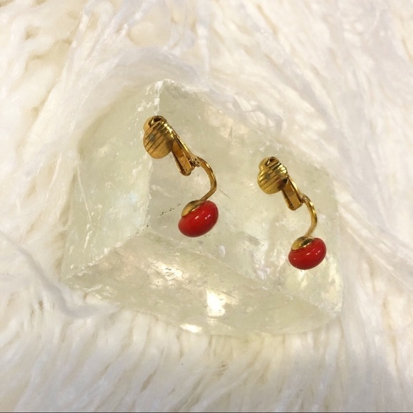 Vintage Gold Tone Metal Beaded Clip On Earrings - Picture 5 of 7